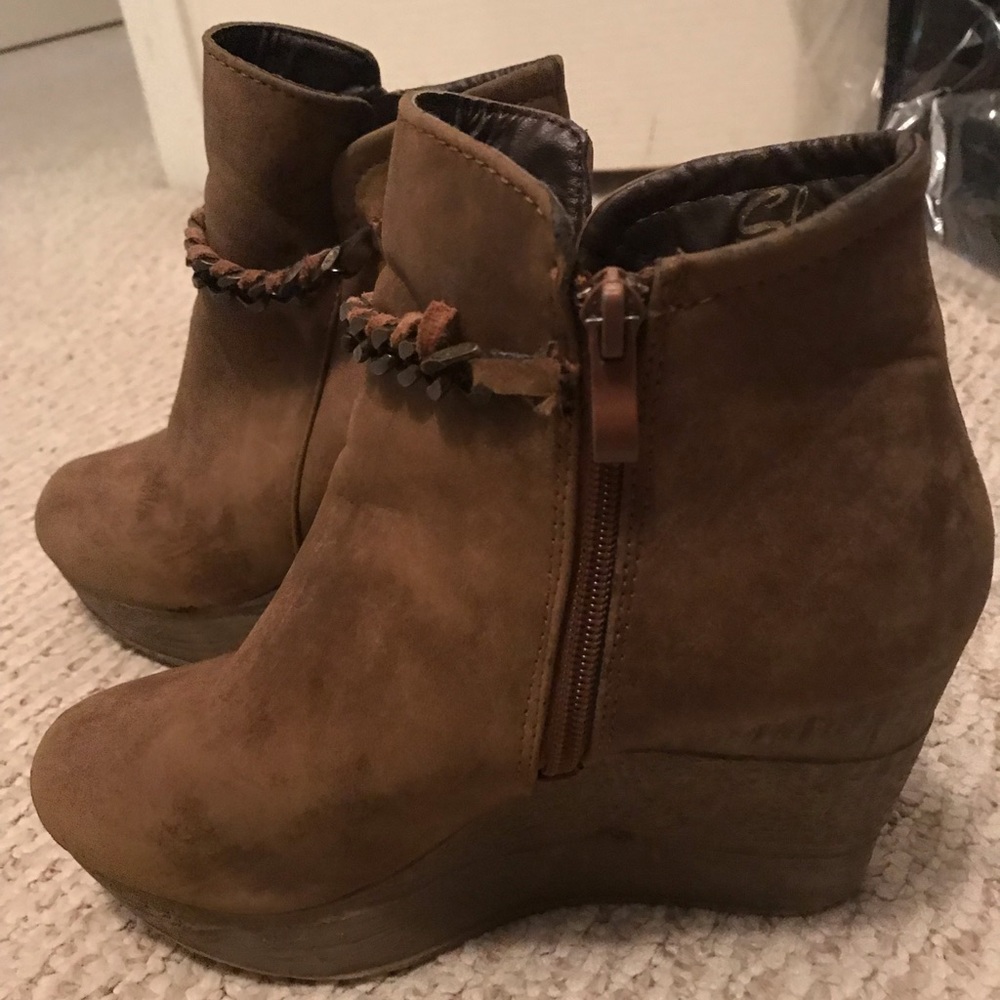 Cute sbicca wedge boot. Broken in